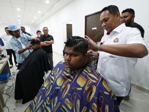 AZNAN TAMIN