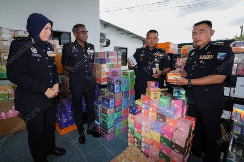 DATUK KAMARUL ZAMAN MAMAT 