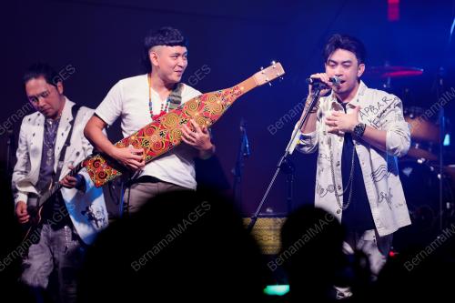 SHOWCASE ESTRANGED
