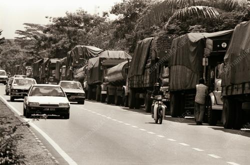 LORI LEBIH MUATAN DI JOHOR