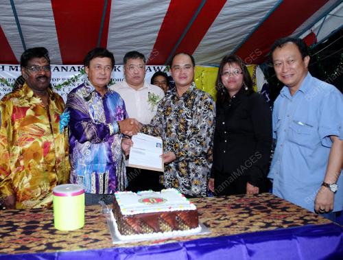 WILLIAM MAWAN IKOM