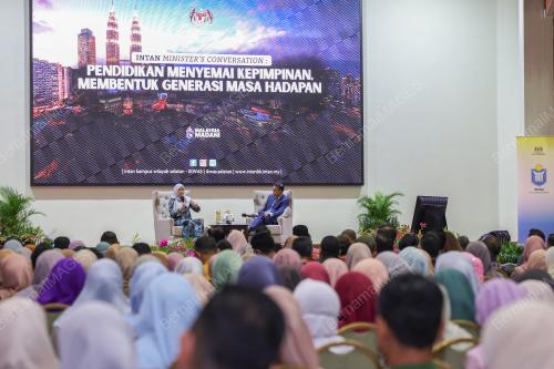 FADHLINA SIDEK 
