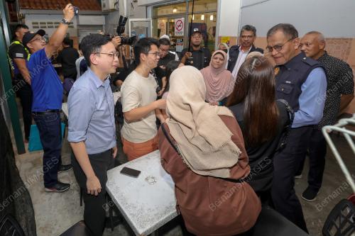 DATUK SERI DR DZULKEFLY AHMAD 