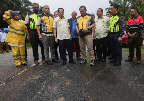 DATUK SERI AHMAD MASLAN 