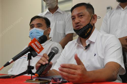 KELUAR PARTI 