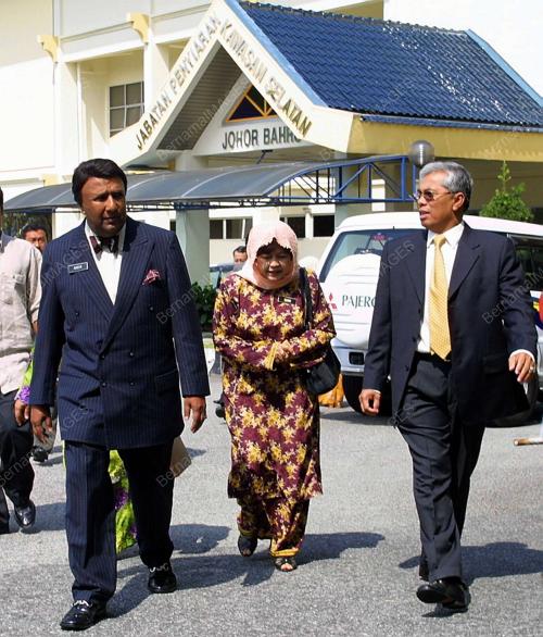 DATUK PADUKA KADIR SHEIKH FADZIR