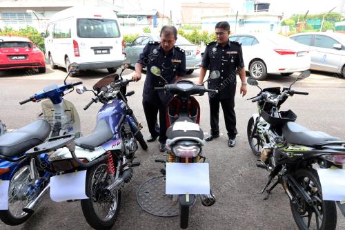 JB03_08072014_CURI_MOTOSIKAL