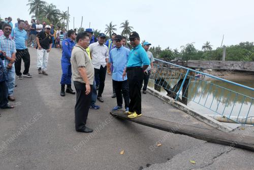 JB03_09022016_JAMBATAN_RUNTUH