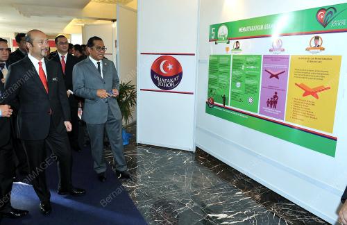 JB03_10062014_KHALED_n_MUKHRIZ