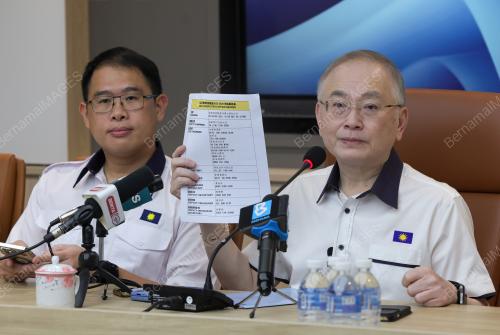 DATUK SERI DR WEE KA SIONG 