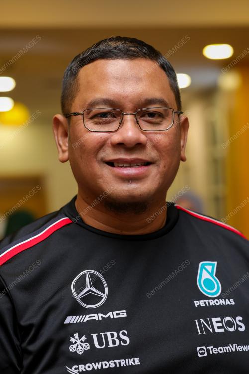 MOHD ZAKI MAHAT