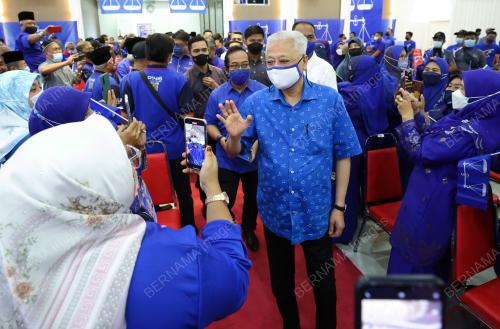 DATUK SERI ISMAIL SABRI YAAKOB