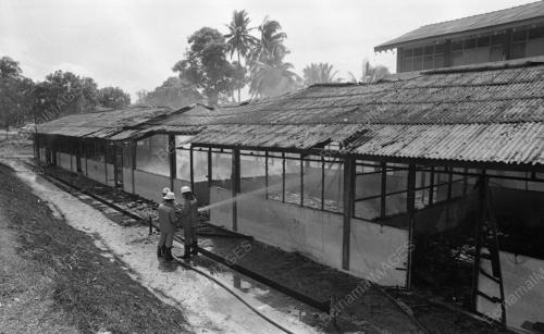 JB03_11082015_KEBAKARAN_SEKOLAH