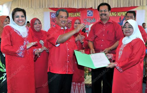 TAN SRI MUHYIDDIN YASSIN