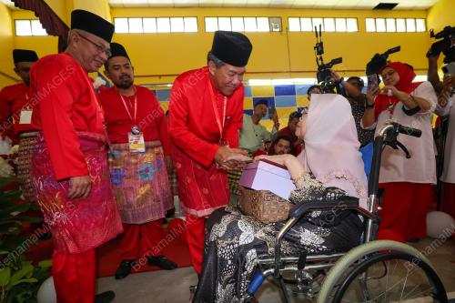 DATUK SERI MOHAMAD HASAN 