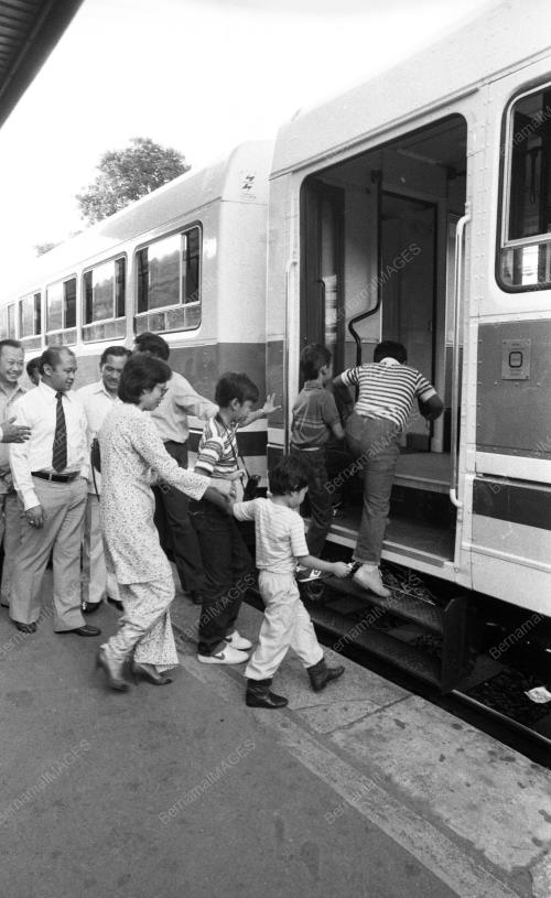 JB03_13081984_RAILBUS