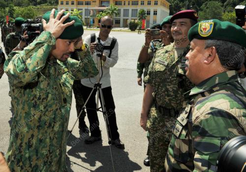 JB03_13112013_BERET_HIJAU