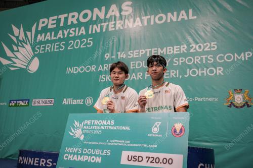 BADMINTON AKHIR PETRONAS SERIES