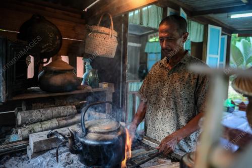 TRADISI NASI AMBENG