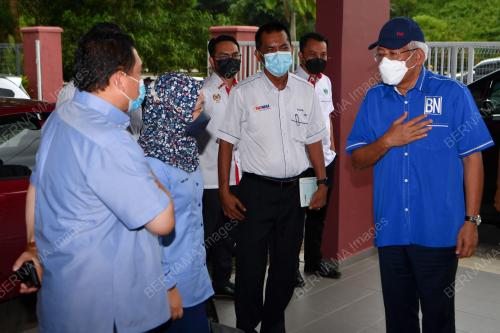DATUK SERI MAHDZIR KHALID