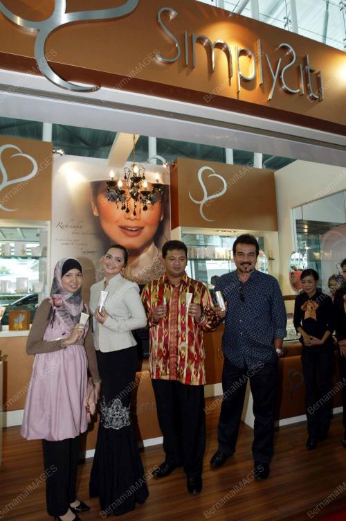 SITI NURHALIZA