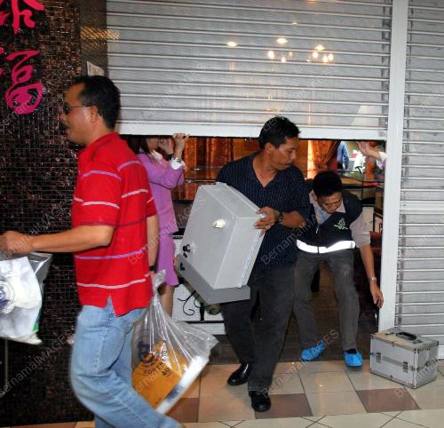 ROMPAKAN KEDAI EMAS
