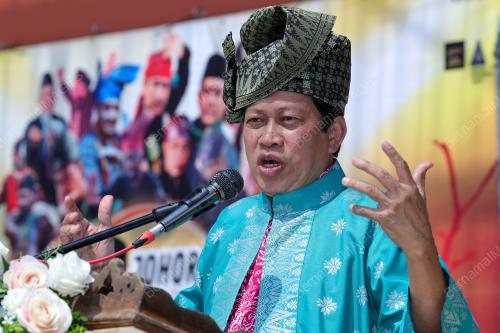DATUK SERI AHMAD MASLAN 
