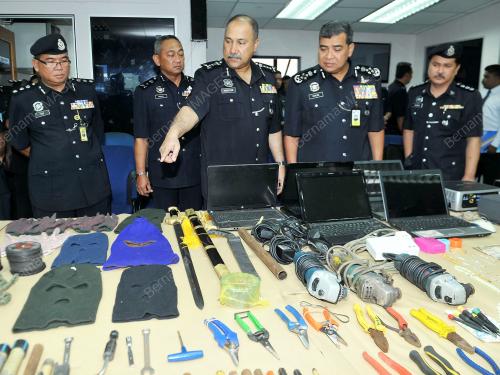 JB03_15112013_KHALID_JOHOR