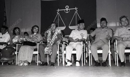DR. MAHATHIR MOHAMAD