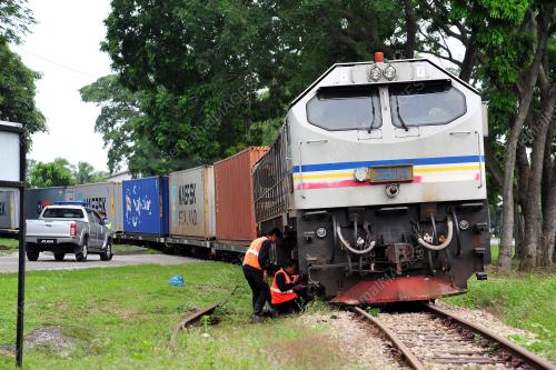 JB03_16122015_KERETAPI