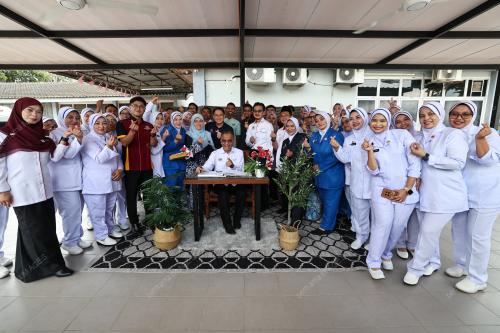 DATUK SERI DR DZULKEFLY AHMAD