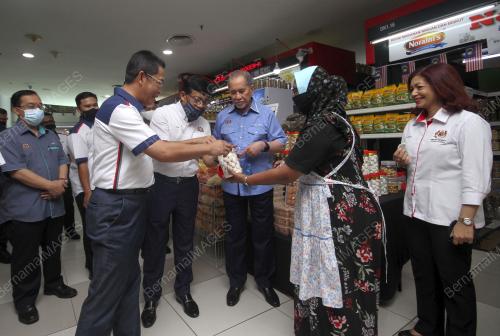DATUK SERI DR WAN JUNAIDI TUANKU JAAFAR