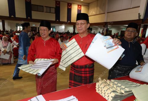 DATUK SERI AHMAD MASLAN