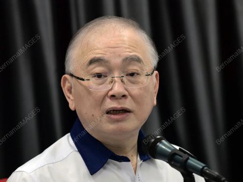DATUK SERI DR WEE KA SIONG