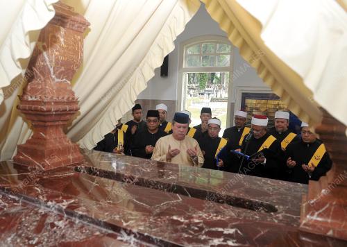 JB03_18112015_MAKAM_DIRAJA