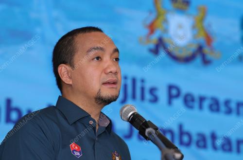 DATUK ONN HAFIZ GHAZI  