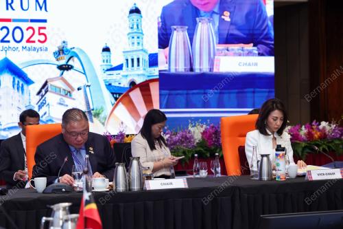 DATUK SERI TIONG KING SING 