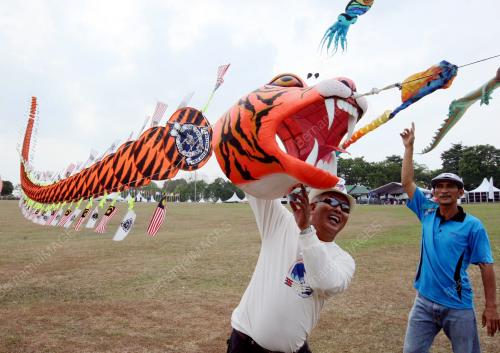 JB03_19022014_LAYANG-LAYANG