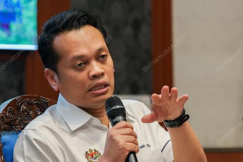 NIK NAZMI NIK AHMAD