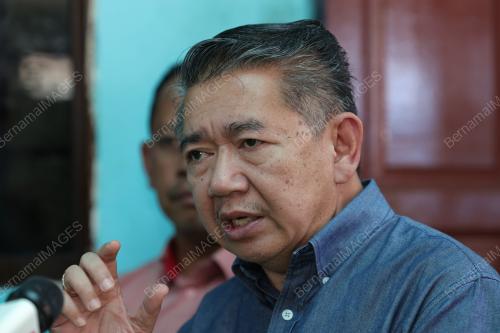 DATUK SERI SALAHUDDIN AYUB 