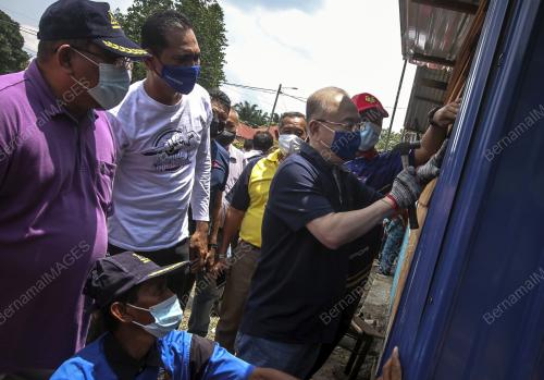 DATUK WEE KA SIONG