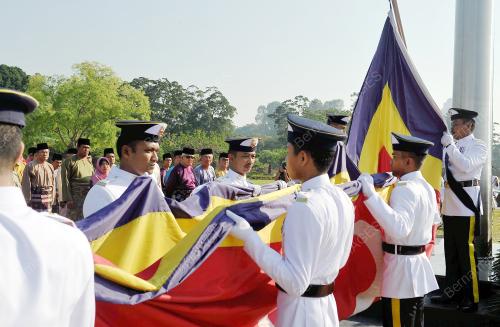 JB03_21042015_TURUN_BENDERA