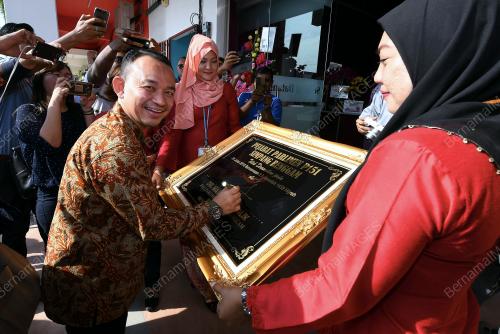 JB03_21072018_DR_MASZLEE-PEJABAT_PARLIMEN_BN201807203641