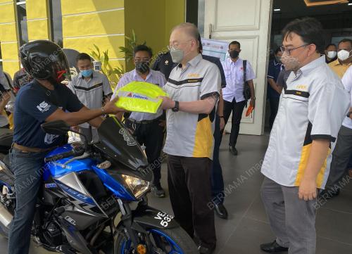 DATUK SERI DR WEE KA SIONG