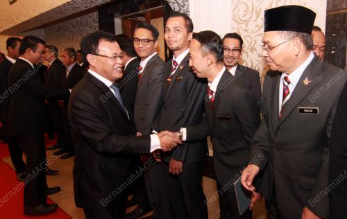 JB03_24052018_MB_BERSAMA_PEGAWAI
