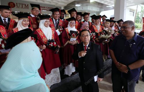 UNIVERSITI TEKNOLOGI MALAYSIA