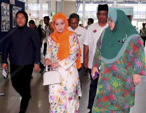 JB03_25042017_PERMAISURI_LAWAT