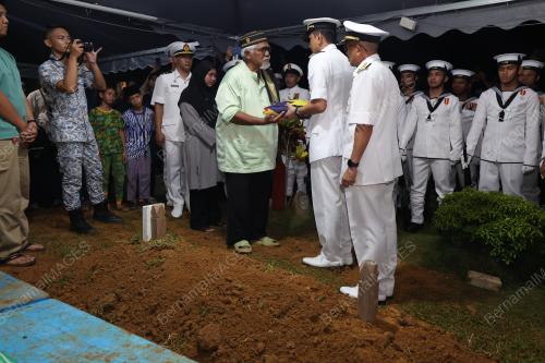ALLAHYARHAM MUHAMAD AMIR MOHAMAD