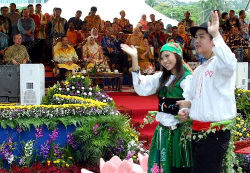 AGONG DAN PERMAISURI