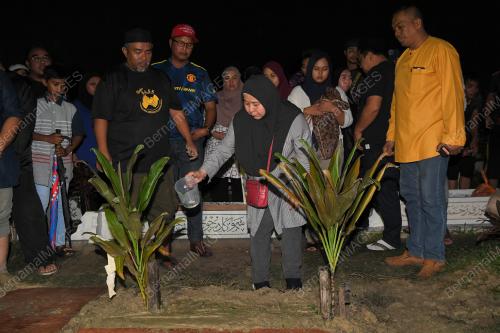 AZMAWATI AB KADIR